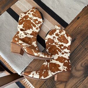 Dingo Womens Live A Cow Print Pointed Toe Casual Boots Mid Calf Mid Heel 2-3"